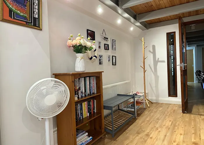 City Centre 3 Bedrooms Apartment With Parking