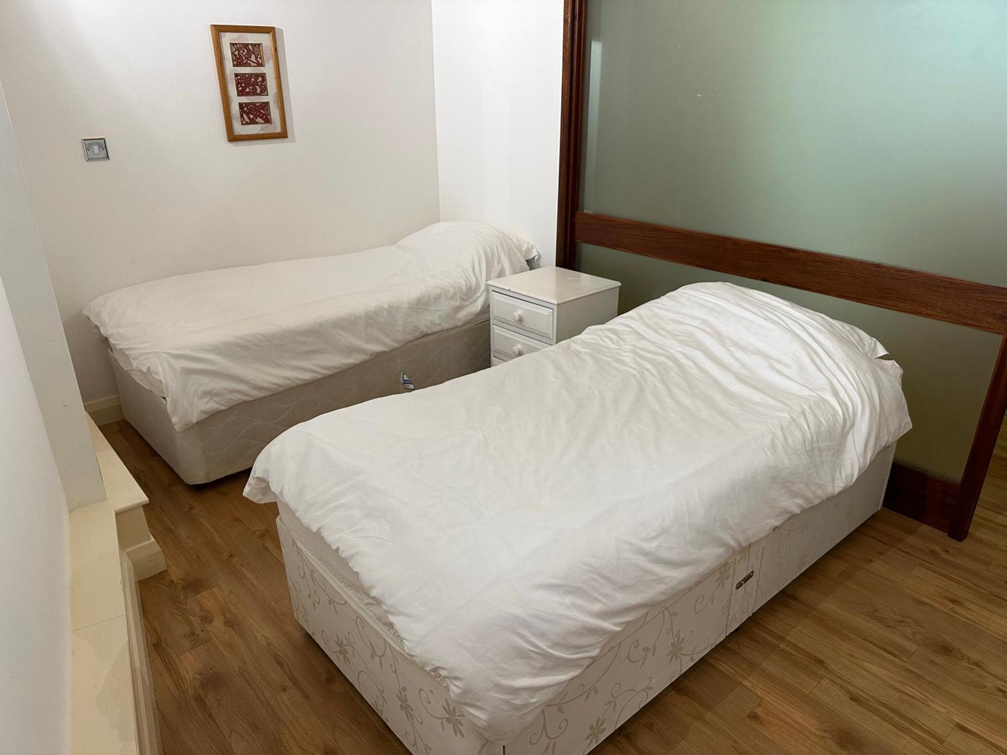 Centre 3 Bedrooms With Parking Апартаменты *