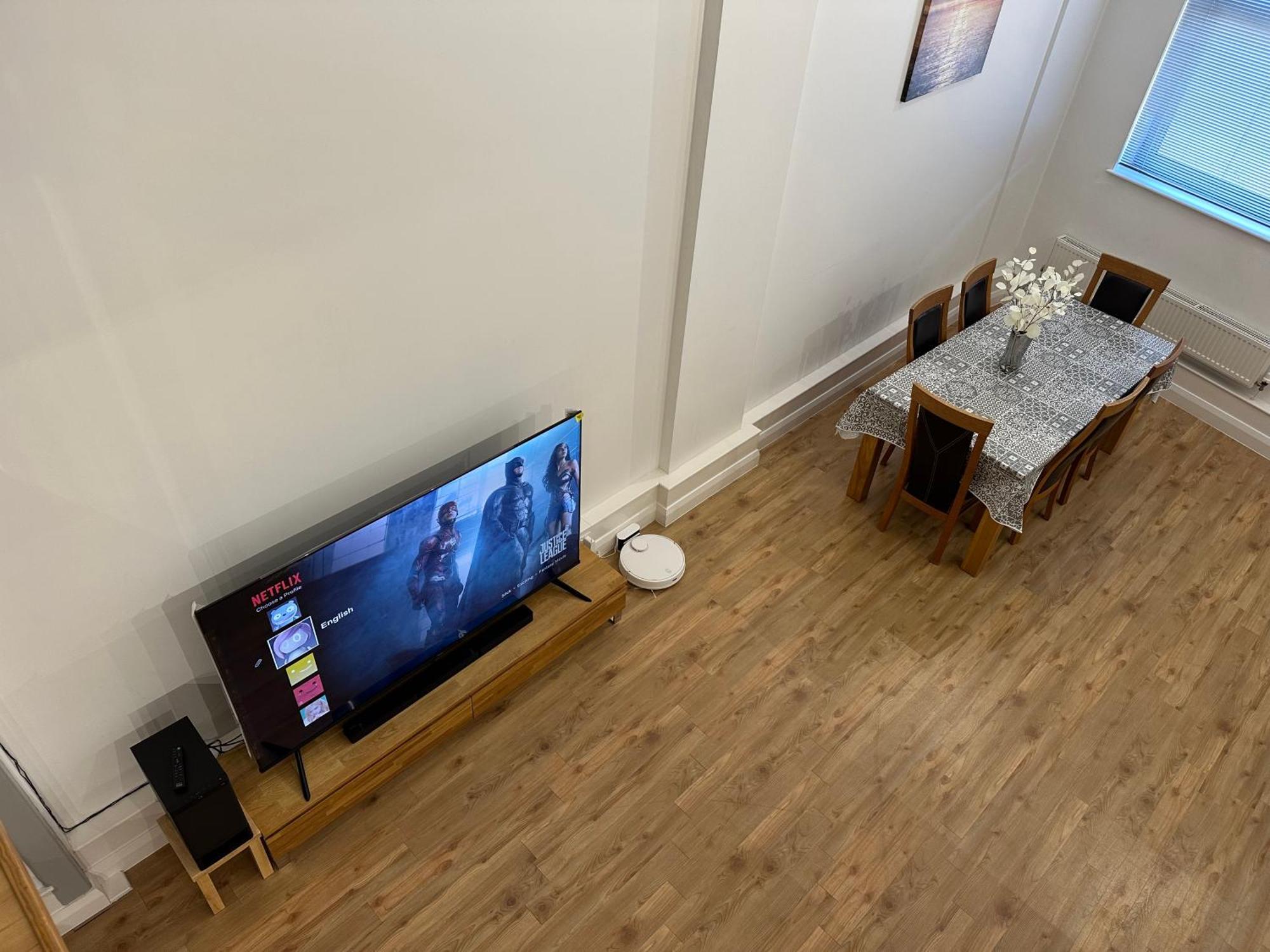 Апартаменты Centre 3 Bedrooms With Parking *