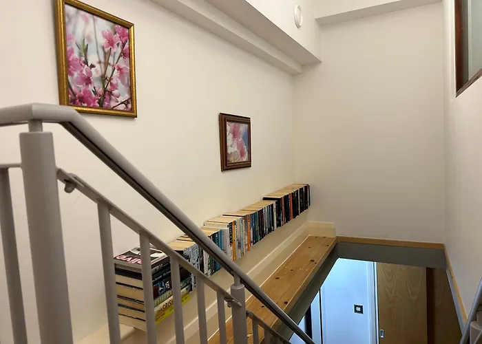 City Centre 3 Bedrooms Apartment With Parking